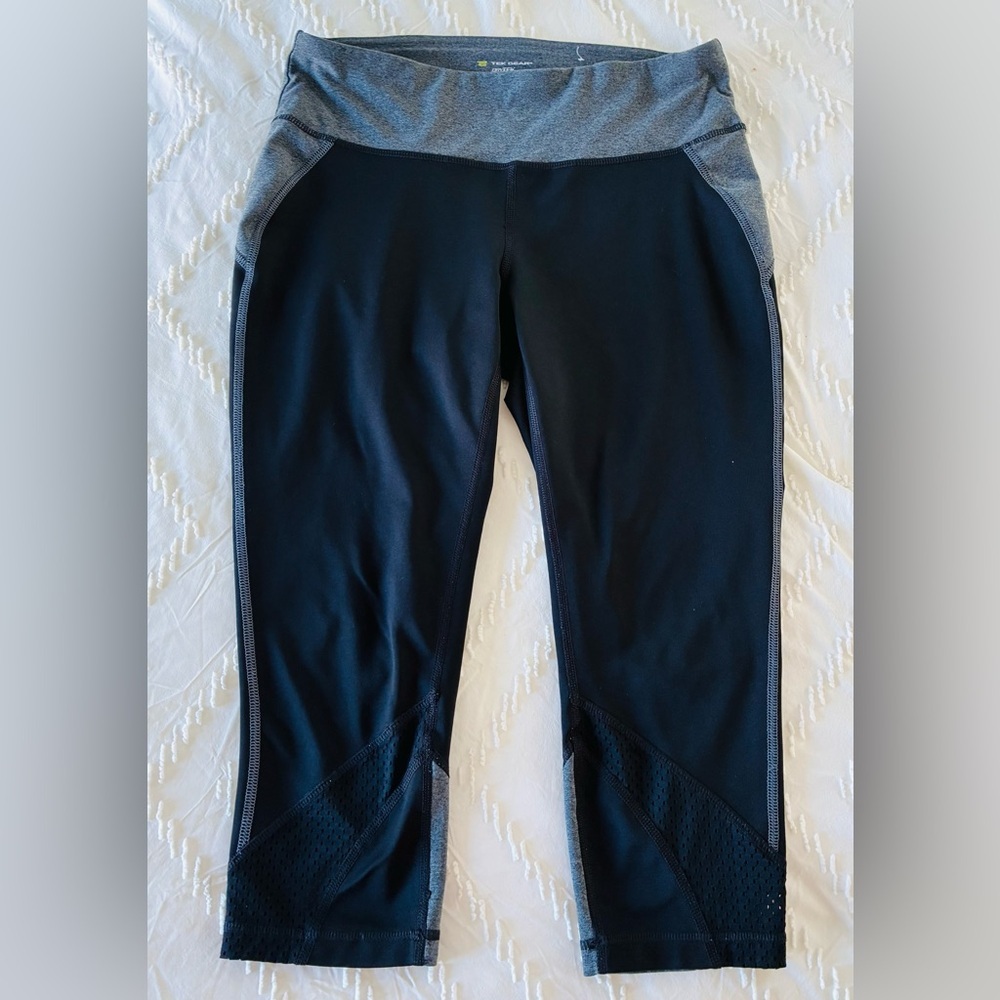 Tek Gear Womens Activewear Capri Leggings Pants P M Stretch Crop Yoga Black Gray